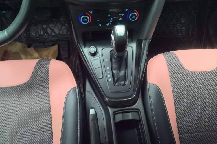 Used Ford Focus 2015 Hatchback EcoBoost 180 Automatic Elite Model Gear Lever