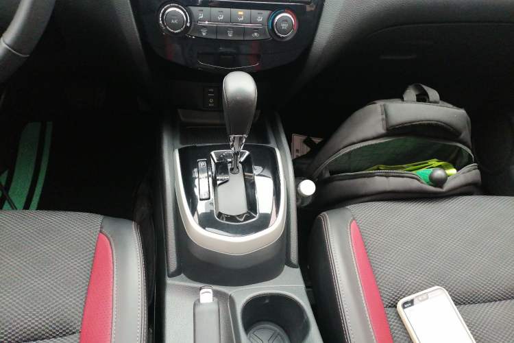 Used Nissan Qashqai 2016 2.0L CVT Luxury Edition Gear Lever