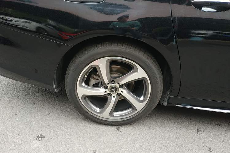 Used Mercedes-Benz E-Class 2018 Restyled E 300 L Sporty and Stylish Edition Exterior 5