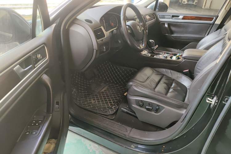 Used Volkswagen Touareg 2014 3.0 TSI New Edition Driver Seat