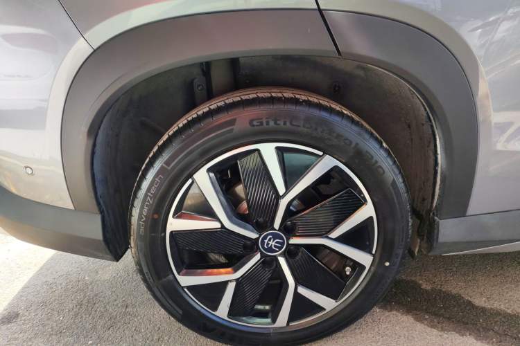 Used BYD Song L DM-i 2025 Intelligent Driving Version 160 km Excellence Edition Right Rear Wheel Hub