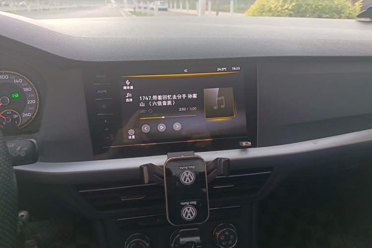 Used Volkswagen Lavida 2021 1.5L Automatic Fashion Edition Audio And AC Panel