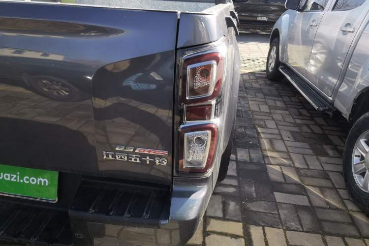 Used Isuzu D-MAX 2023 2.5T Manual Two-Wheel Drive Diesel Flagship Version with Long Wheelbase

