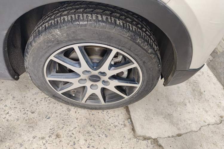 Used Dayun Yuehu 2021 32.85 kWh Two-Wheel-Drive Sprite Version Right Front Wheel Hub