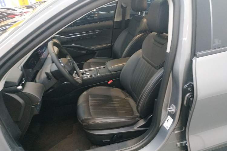 Used Ford Mondeo 2025 2.0T EcoBoost Luxury Version
