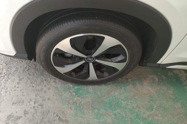 Used BYD Song PLUS New Energy 2021 DM-i 110KM Flagship PLUS Left Front Wheel Hub