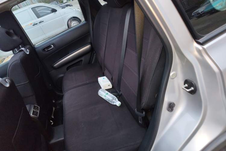 Used Dongfeng Fengdu MX6 2015 2.0L CVT Two-Wheel Drive Excellence Edition Left Rear Seat