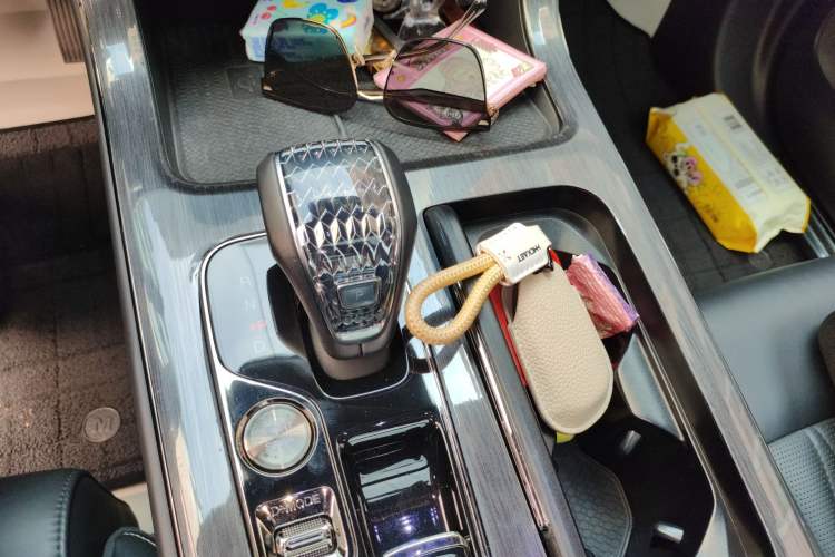 Used GAC Trumpchi GS8 2024 Dual-Motor Series 2.0TM Two-Wheel Drive Premium Edition Gear Lever