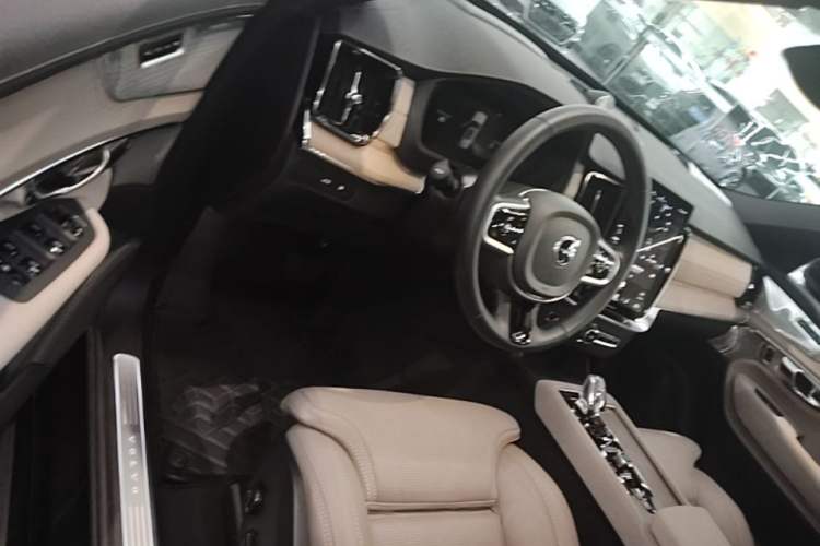 Used Volvo XC90 New Energy 2025 Facelifted T8 Luxury Flagship 7-Seater Driver Seat