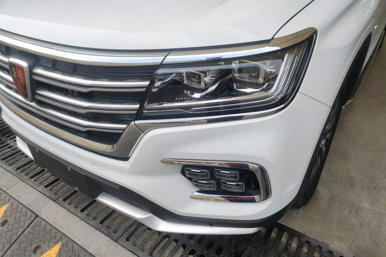 Used Roewe RX8 2018 30T Smart Connectivity Two-Wheel Drive Flagship Edition