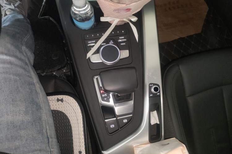 Used Audi A4L 2018 30th Anniversary Edition 40 TFSI Fashion Model
