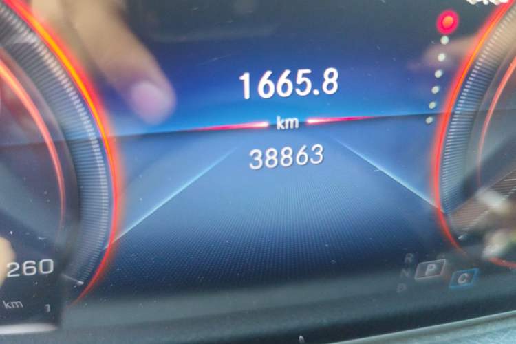 Used Mercedes-Benz GLB 2023 GLB 220 Fashion Model Odometer Close Up