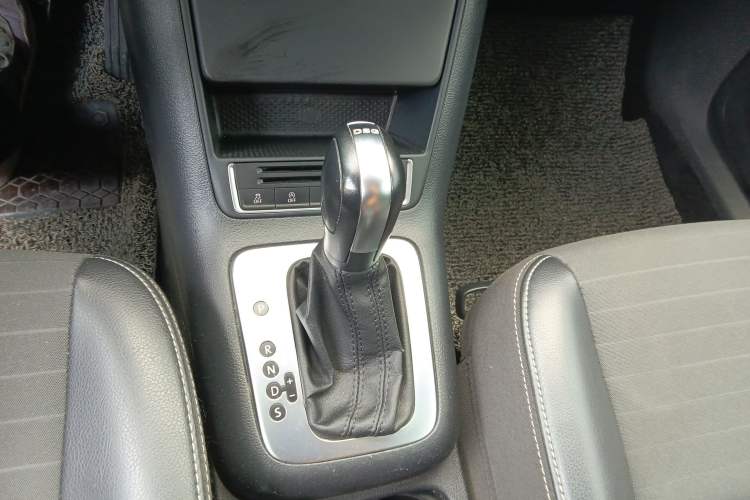 Used Volkswagen Tiguan 2016 280TSI Automatic Two-Wheel-Drive Silk Road Style Edition Gear Lever