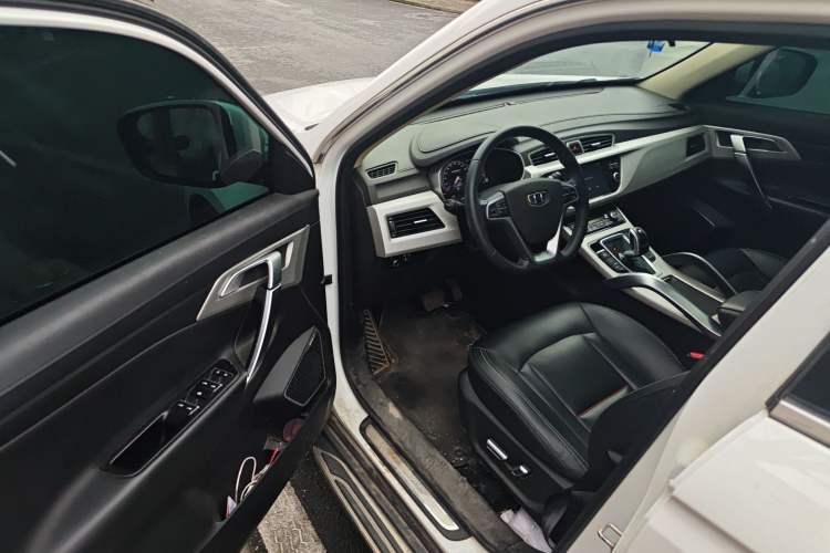 Used Geely Auto Emgrand X7 Sport 2018 1.8TD Automatic Two-Wheel Drive Smart Connect 4G Internet Edition
