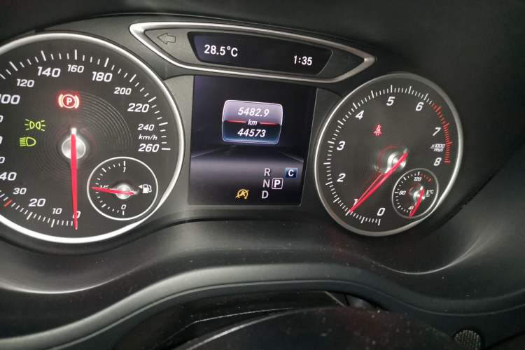 Used Mercedes-Benz B-Class 2019 B 200 Fashion Model Odometer Close Up