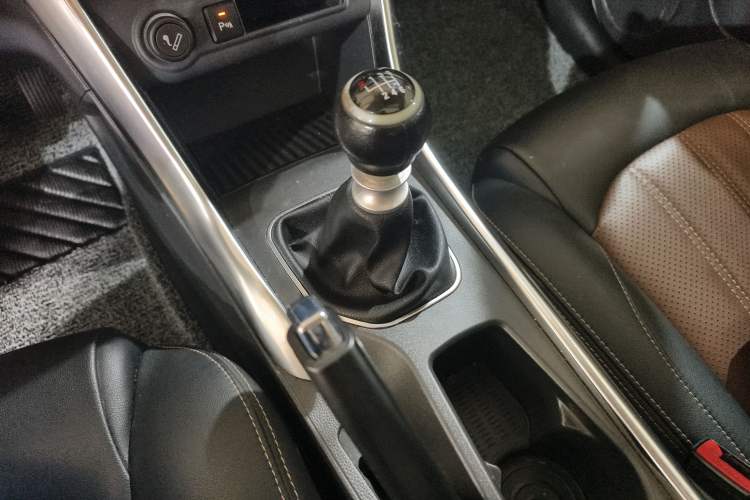 Used BYD Song 2018 1.5TI Manual Smart Connect Enjoyment Model Gear Lever