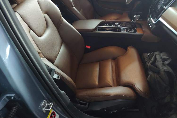 Used Volvo S90 2020 Facelift T5 Smart & Luxurious Edition