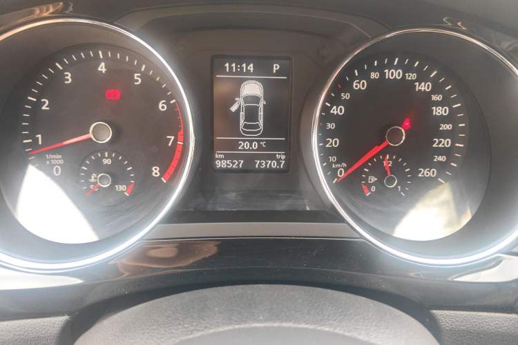 Used Volkswagen Sagitar 2018 180TSI DSG Prestige Edition Odometer Close Up