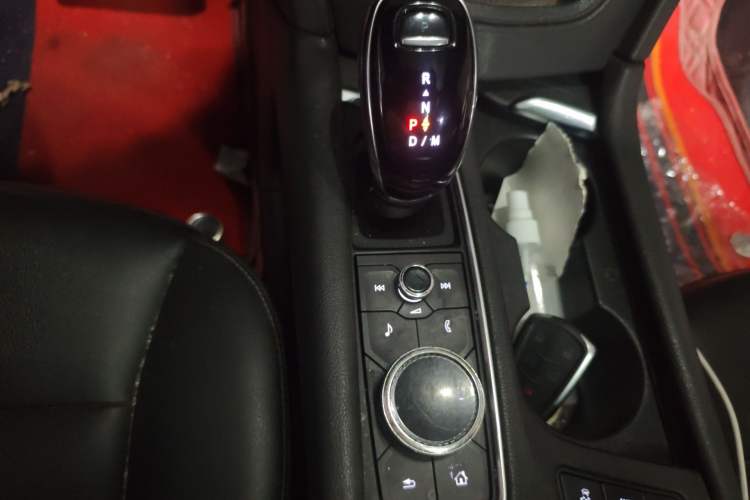 Used Cadillac XT6 2022 2.0T 7-Seater Two-Wheel Drive Luxury Version Gear Lever