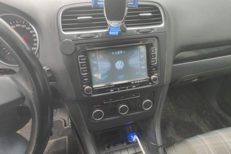 Used Volkswagen Golf 2012 1.6 Manual Comfort Edition Audio And AC Panel