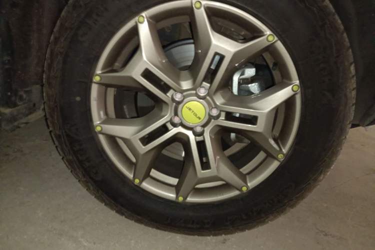 Used JETOUR Traveler 2023 2.0T All-Wheel Drive Conquer PRO Right Front Wheel Hub