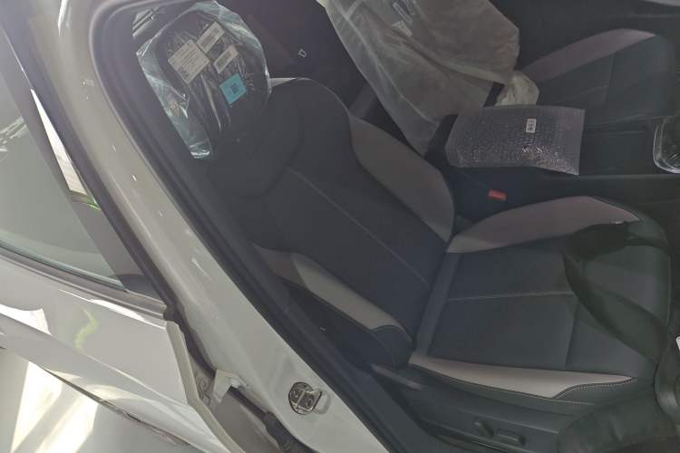 Used Volkswagen ID.4 CROZZ 2025 Pure Edition Right Front Seat