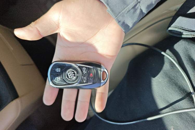 Used Buick GL8 2018 ES 28T Luxury Model China VI Standard Vehicle Key