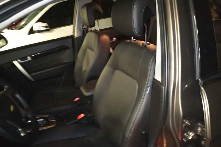 Used Chevrolet Captiva 2015 2.4L 4x4 Flagship Edition 7-Seater