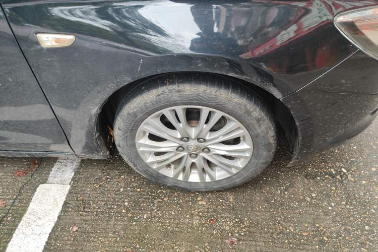 Used Buick GT 2017 15N Automatic Elite Version Right Front Wheel Hub