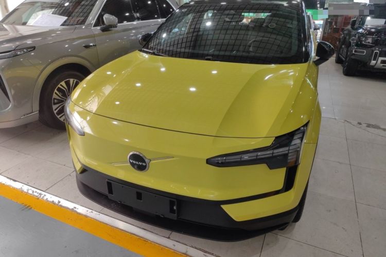 Used Volvo EX30 2025 Rear-Drive Long-Range Version Ultra