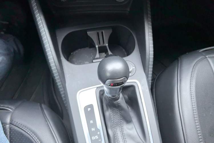 Used Audi Q2L 2018 35 TFSI Launch Exclusive Edition China V Gear Lever