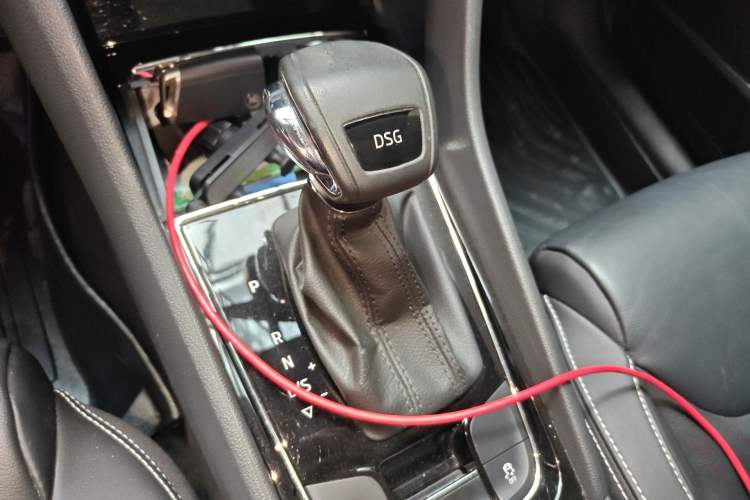 Used Skoda Kodiaq 2019 Facelifted TSI330 5-Seater Two-Wheel-Drive Luxury Enjoyment Edition China VI Standard Gear Lever