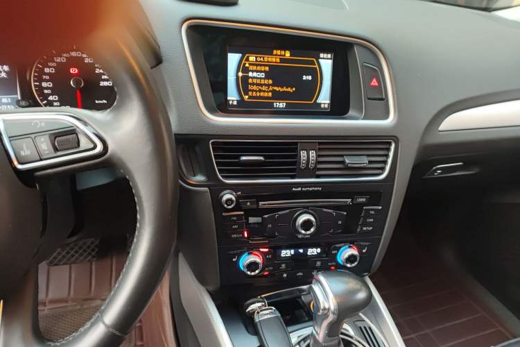 Used Audi Q5 2018 Collector's Edition 40 TFSI Technology Model