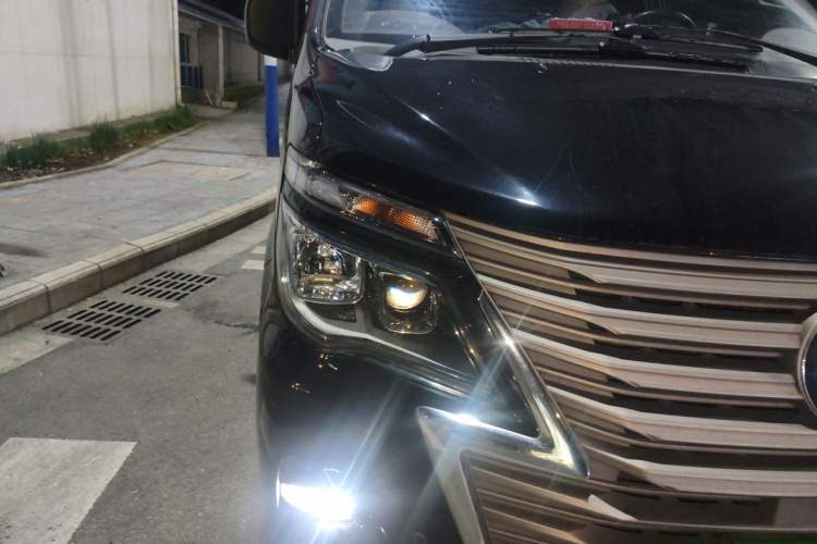 Used FORTHING Lingzhi 2022 Striving Version M5L 1.6L Luxury 7-Seater
