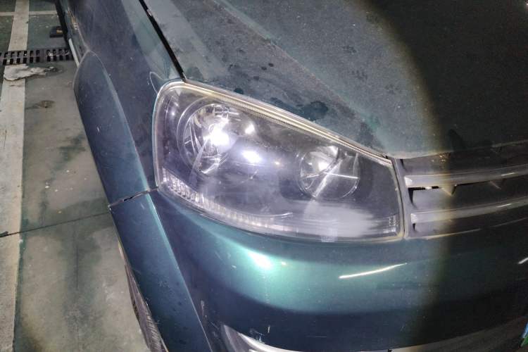 Used Great Wall Wingle 5 2013 2.8T European Version Two-Wheel Drive Elite Version Big Double-Cab GW2.8TC Right Front Headlight