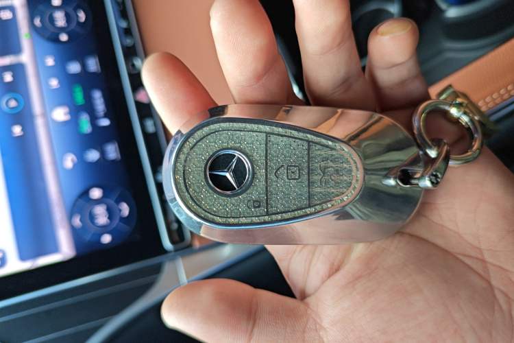 Used Mercedes-Benz GLC 2023 GLC 260 L 4MATIC Luxury Model 5 Seats Vehicle Key