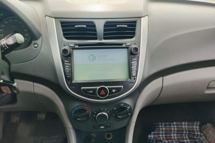 Used Hyundai Verna (older generation) 2014 1.4L Manual Smart GLS Trim
