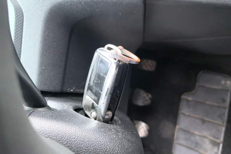 Used Volkswagen Jetta 2015 Value Edition 1.6L Manual Fashionable Style Vehicle Key