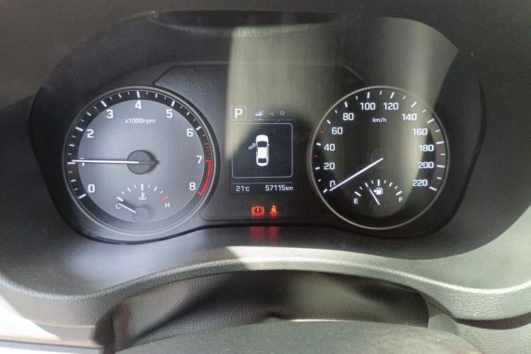 Used Hyundai Verna (new generation) 2016 1.4L Automatic Sport Edition Odometer Close Up