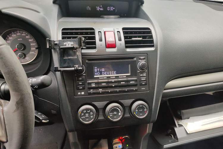 Used Subaru Forester 2014 2.0i Automatic Luxury Edition Audio And AC Panel