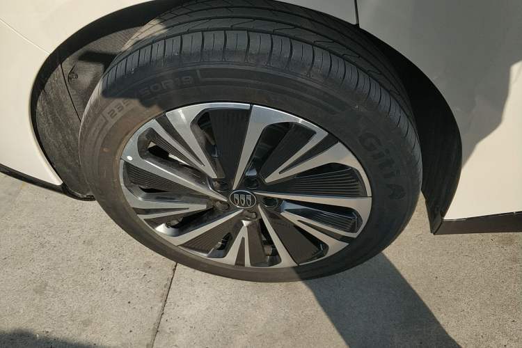 Used Buick L7 2025 Model Luxury Leisure Smart Driving Edition
