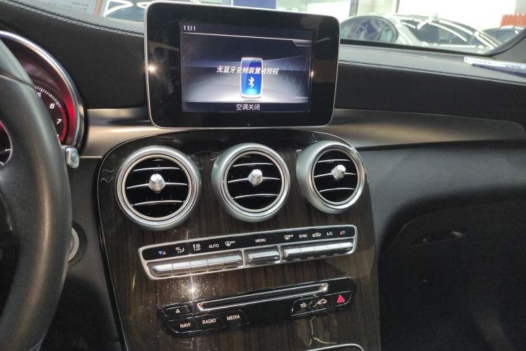 Used Mercedes-Benz GLC 2017 GLC 260 4MATIC Dynamic Edition Audio And AC Panel