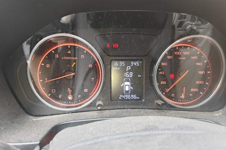 Used Hanteng X5 2018 1.5T CVT Luxury Edition Odometer Close Up