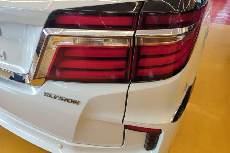 Used Honda Elysion 2016 2.4L Classic Edition

