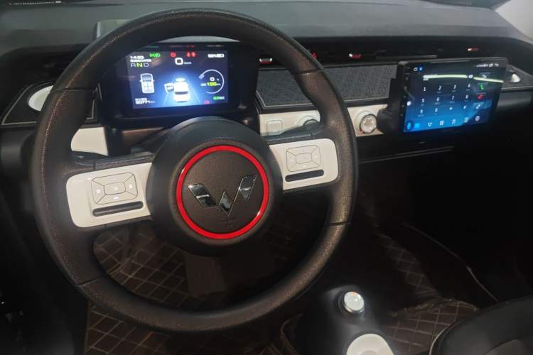 Used Wuling Hongguang MINIEV 2022 GAMEBOY 300km Enthusiast Model with Lithium Iron Phosphate Center Console