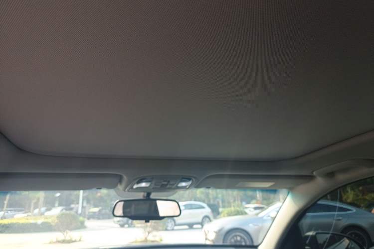 Used Kia K5 New Energy 2018 2.0L ZhiZun Edition
