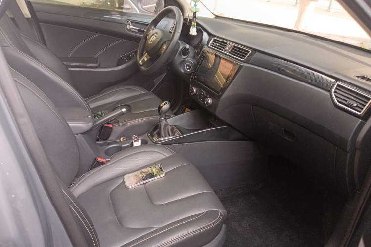 Used Dongfeng Fengon 580 2021 Revised ☆ Star Edition 1.8L Manual Elite Version Right Front Seat