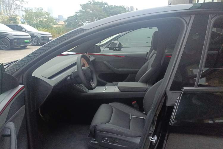 Used Tesla Model Y L 2025 Model Long-Range All-Wheel-Drive Version