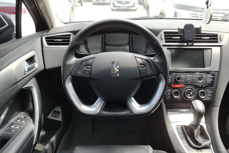 Used DS 5LS 2014 1.6T Luxury Edition THP160
