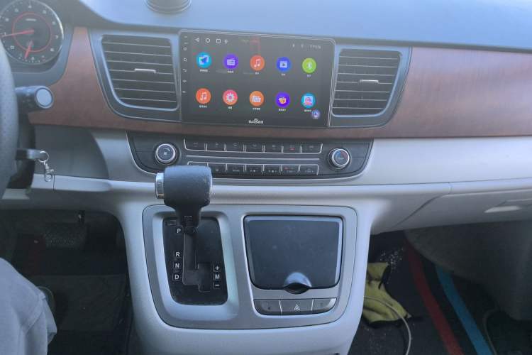 Used SAIC MAXUS G10 2016 2.0T Automatic Luxury Edition Audio And AC Panel